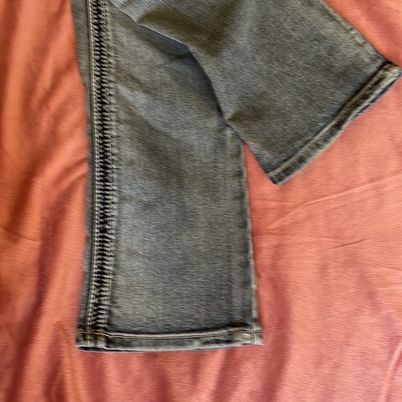 Mudd girls pants with embellished pockets, and all of the buttons are sparkle - Picture 4 of 5